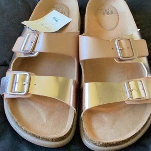 Women’s size 7.5 comfort slide. Platform footbed. Taupe and gold. NWT.